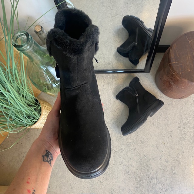 Svart damestøvel med varmt fôr og glidelås