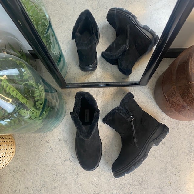 Svart damestøvel med varmt fôr og glidelås