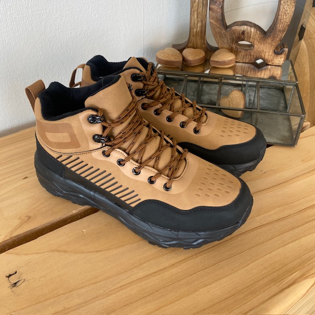 Herre ankelstøvel i lysebrun PU med snørebånd, lett fôr og støtdempende EVA-såle