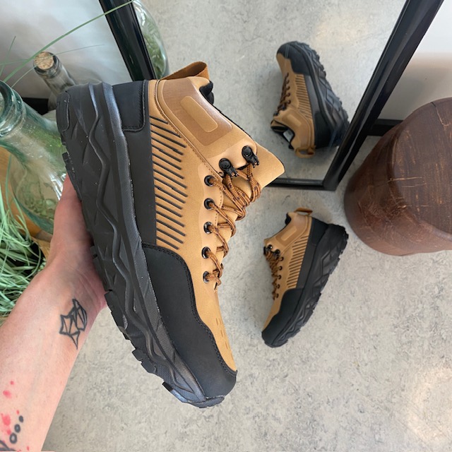 Herre ankelstøvel i lysebrun PU med snørebånd, lett fôr og støtdempende EVA-såle