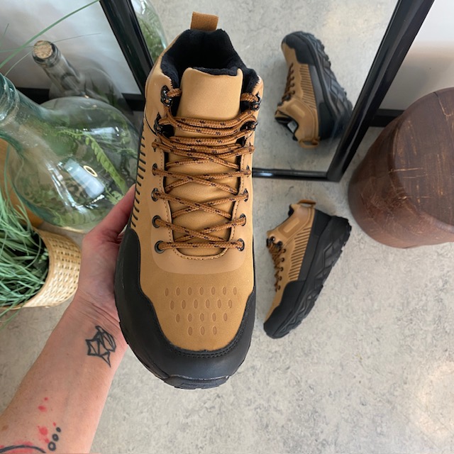 Herre ankelstøvel i lysebrun PU med snørebånd, lett fôr og støtdempende EVA-såle