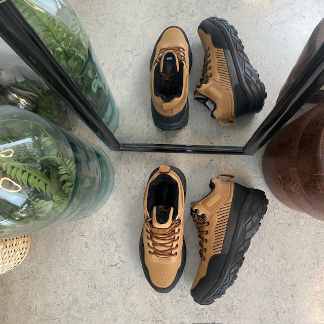 Herre ankelstøvel i lysebrun PU med snørebånd, lett fôr og støtdempende EVA-såle