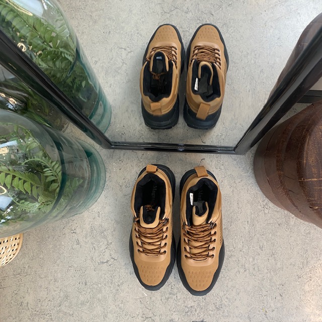 Herre ankelstøvel i lysebrun PU med snørebånd, lett fôr og støtdempende EVA-såle