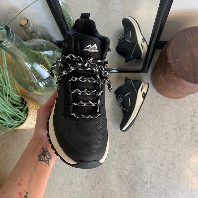 Vanntett støvel fra Skechers med god støtte for fotsålen