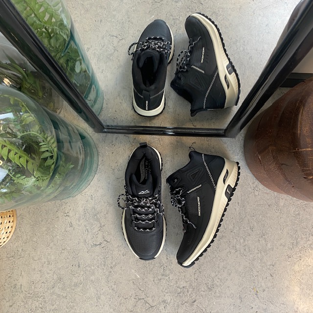 Vanntett støvel fra Skechers med god støtte for fotsålen