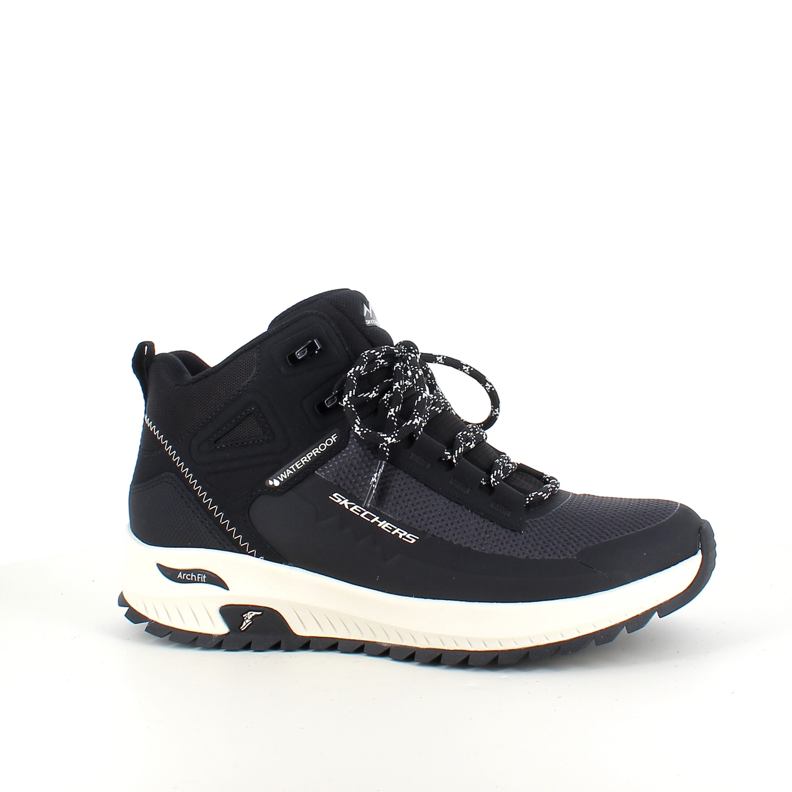 Vanntett støvel fra Skechers med god støtte for fotsålen