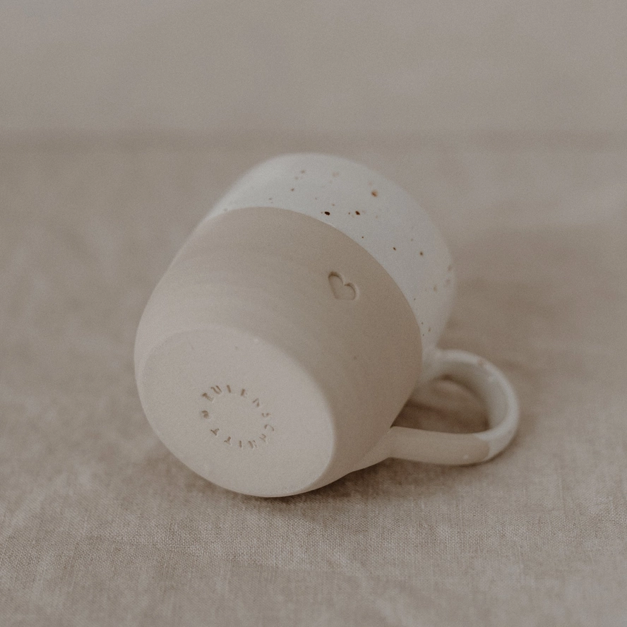 Håndlaget keramikkkopp med hjerte – stilig og koselig kaffekopp