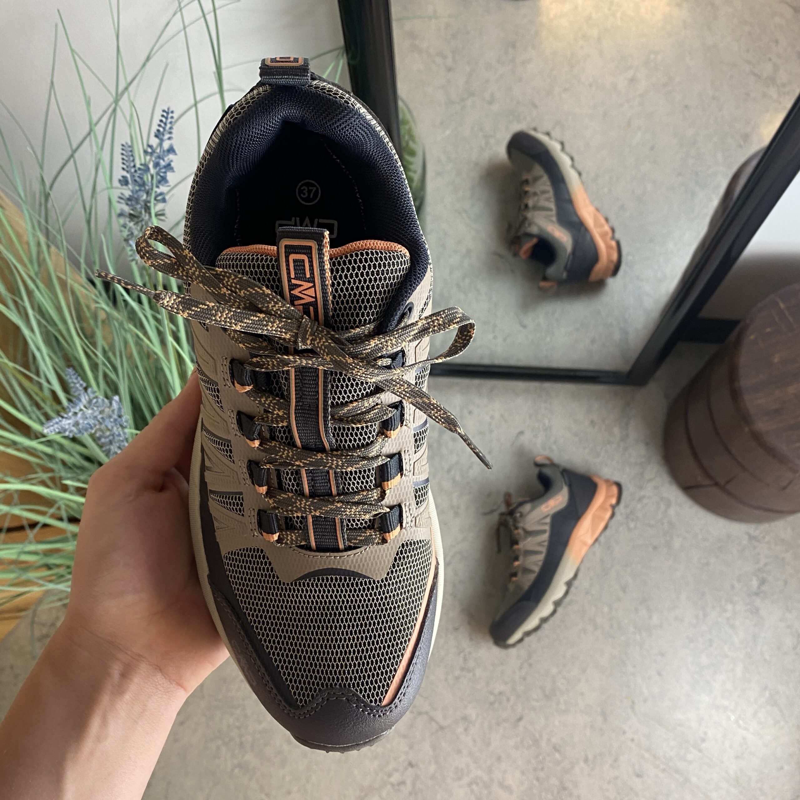 Taupe tursko med støtabsorbering fra CMP