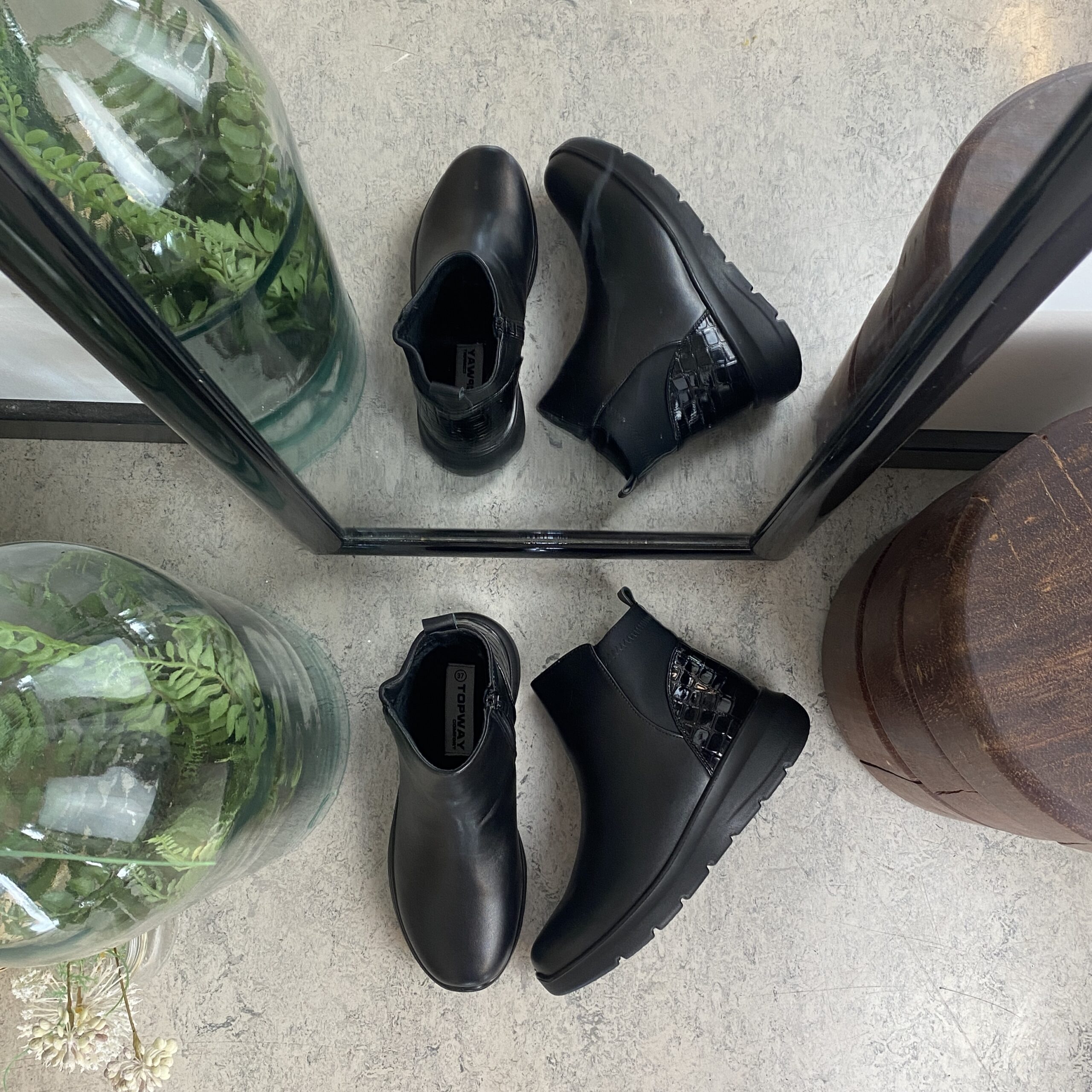 Svart støvel med glidelås