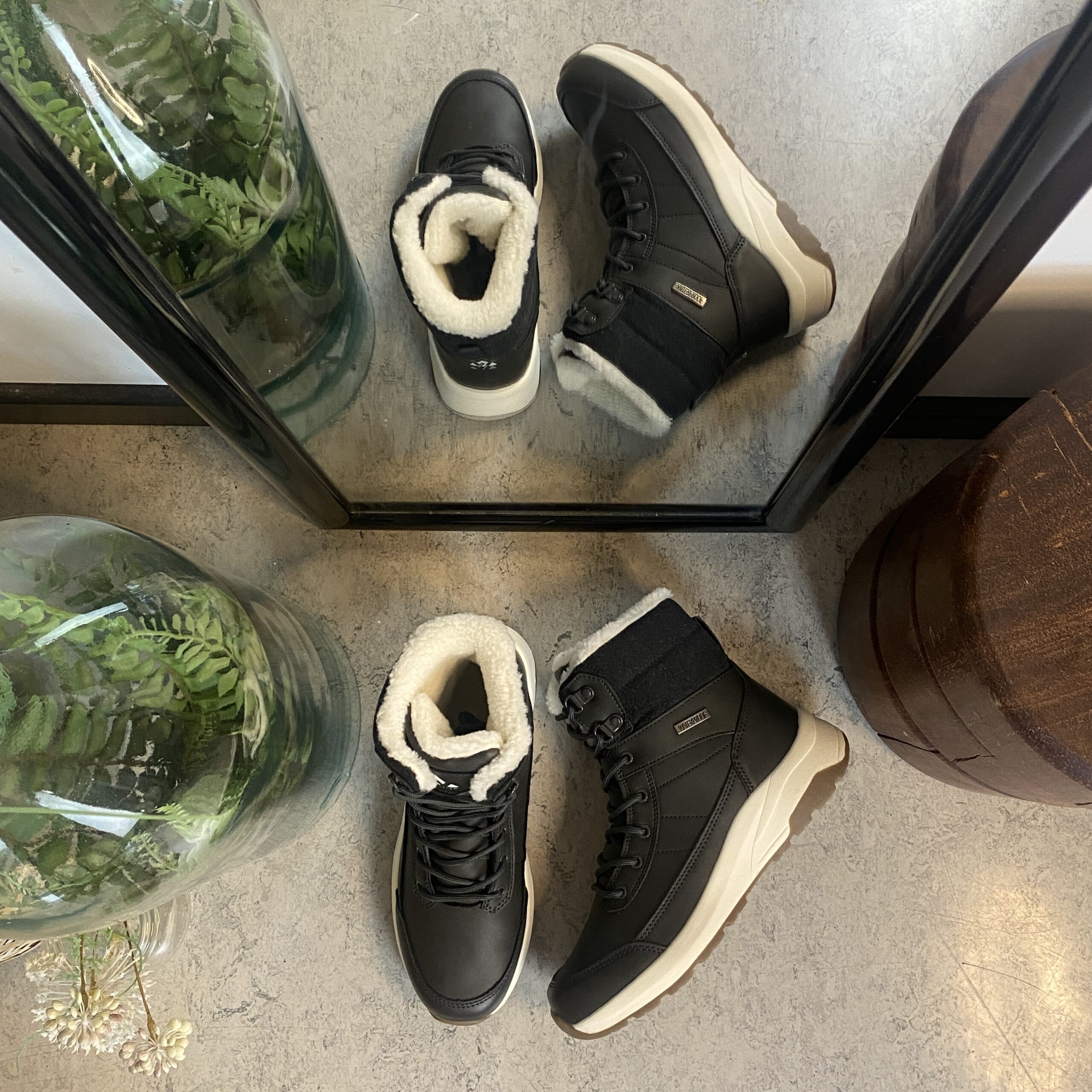 Vanntett, sort vinterstøvel med fleecefôr