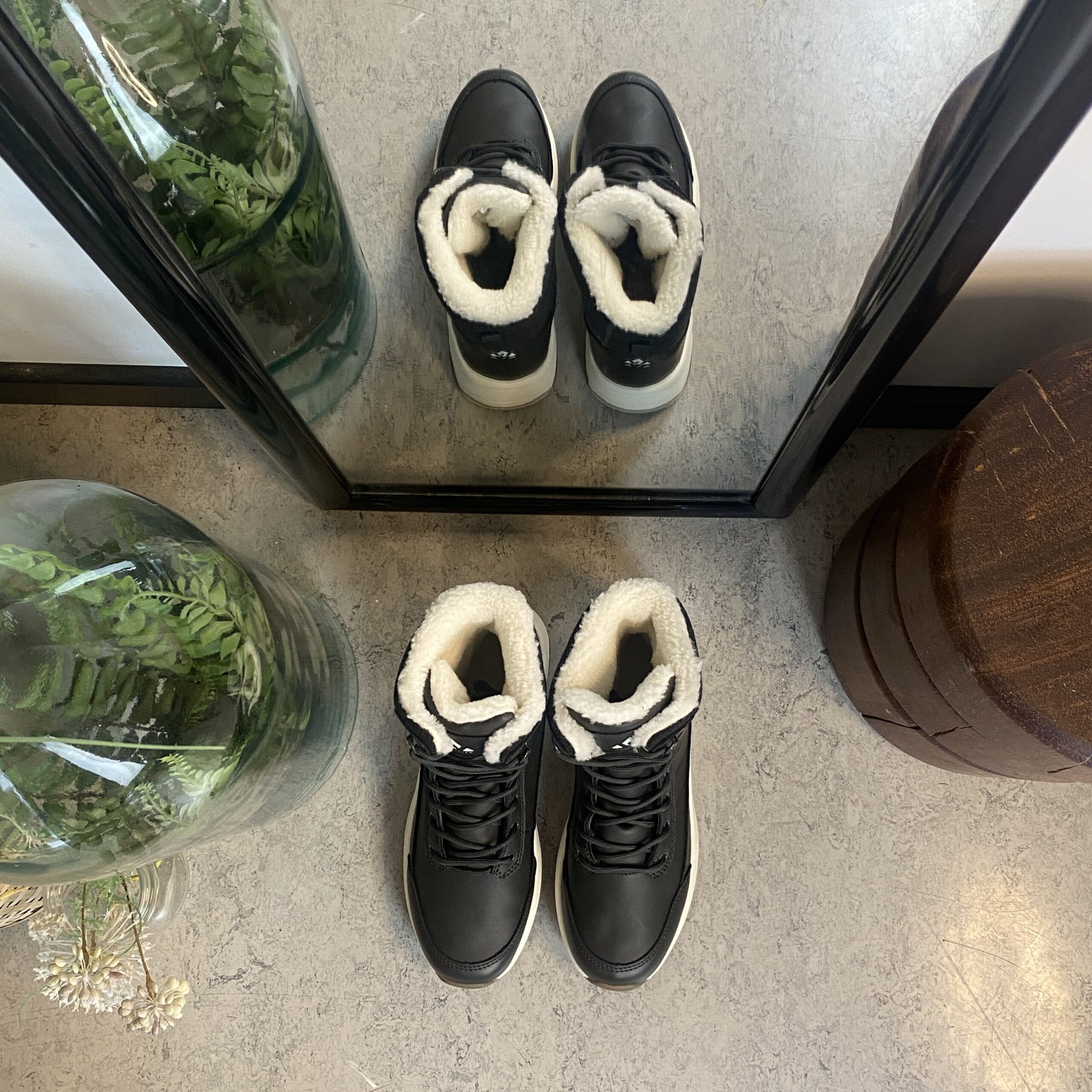 Vanntett, sort vinterstøvel med fleecefôr