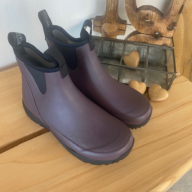 Mørkelilla gummistøvel med svangstøtte fra Green Comfort.