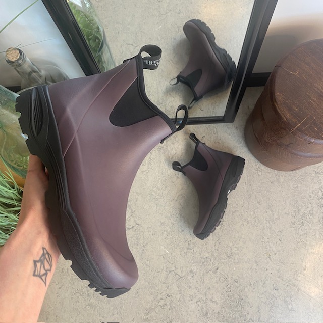 Mørkelilla gummistøvel med svangstøtte fra Green Comfort.